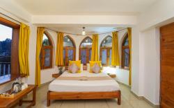 Glen 2 Bedroom : Pvt Balcony & Parking (1 Km mall)