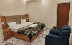Goroomgo Varindavan Palace Ayodhya