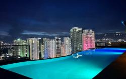 21F Walking distance to Ayala  Malls+ Pool &WiFi