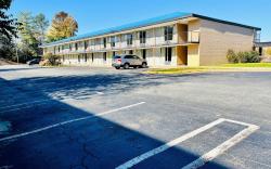 OYO Hotel Catersville GA