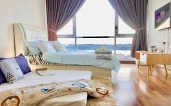 Lovely Spacious Seaview Jacuzzi Bath House w Pool