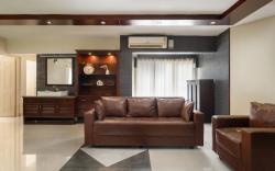 Charming Apartment In Kochi | Marine Drive