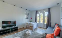 Studio sleeps 4 with terrace, 500m Place Morny