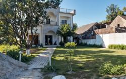 Golden Mango Resort .9BR. Jim Corbett By Homeyhuts