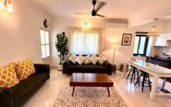 The Green Door Villa-Zalor, 500mtrs to Zalor Beach