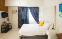Casa - Chic Pool View Studio Near Ayala Mall