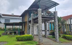 Villa Alium/Alila by Villa Istana Bunga 