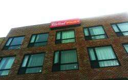 Red Roof PLUS+ Brooklyn - 3rd Ave