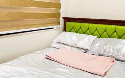 Room for Rent w/ free access to pool & gym