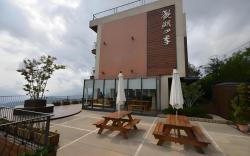 Cingjing Lakeview Four Seasons Homestay