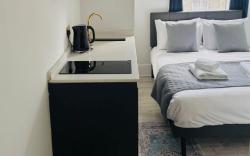 Modern studio by Homely