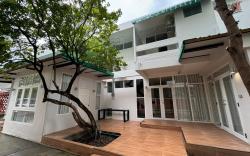 EM HOME Sukhumvit Bangkok near Train and Shopping