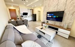 Elegant Urban Escape | 3BDR Suite by Moka