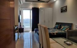 Minimalistic High Rise Stay-Couple Friendly