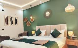 Cozycostays | Couple friendly |