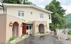 Avalong Resort by Malwatta