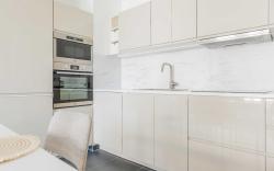 Modern apartment -2BR-4P- Flea market