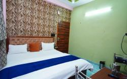Tejas paying guest house & Restaurant