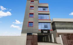 Super Townhouse Kamineni Bus Stop