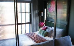 Tiny 'Lagoon' Escape – Soft, Serene, Central!