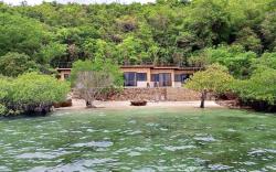 4 Bedroom Beachhouse w/pool