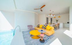 Sukhumvit Happy House with KTV 12