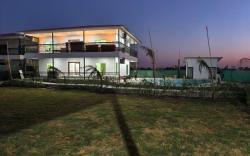 Beautiful Farmhouse for couples