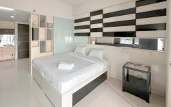 Minimalist Studio The Square Surabaya By Travelio