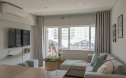 Coastal City Vibes: Stylish 2-Bedroom