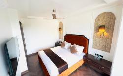 White Pearl Hotel - Colaba