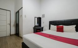 RedDoorz near Surabaya Town Square