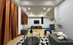 Ekkamai Station/Private 6 bedroom/50m Bigc