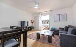 Apt 3B - Downtown Spacious 2-BR Apartment