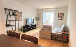 Apt 3A: Central Location: Spacious 2-BR Apartment