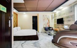 Super Townhouse Sapphire Star Chappan Market