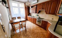 4-bedroom Apartment Old Town