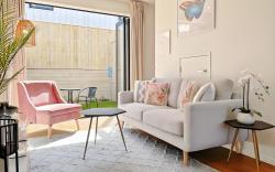 Two-Bed Townhouse with Courtyard & Parking 10/406