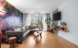 5-person house with fireplace