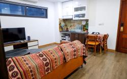 1-bedroom apartment, private living room, Tay Ho