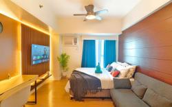 Resort Condo Unit Queen Bed Ayala Center - Solinea