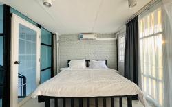 Chubby 9 Room 8