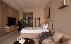 Modern Studio Retreat | King Bed | Maison De Gu
