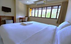 Chomphon Palace Hotel