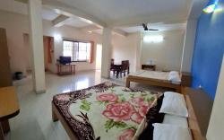 Vinayaka Deluxe Lodge