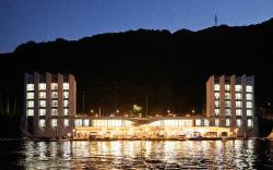 Crest72 Hotel