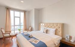 Big Cozy 3BR Apt Lucky Tower Residence By Travelio