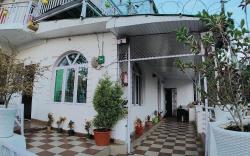 Golden Oak villa 