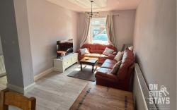 OnSiteStays - 4 bedroom house with 2 bathrooms