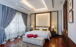 Lunar Mansion Hotel