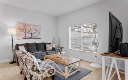 Townhome 4BR with Pool at Storey Lake
